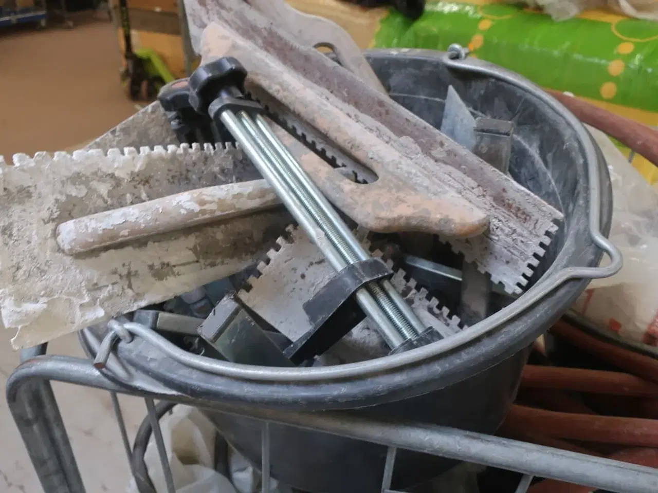 Billede 3 - Indhold i bur