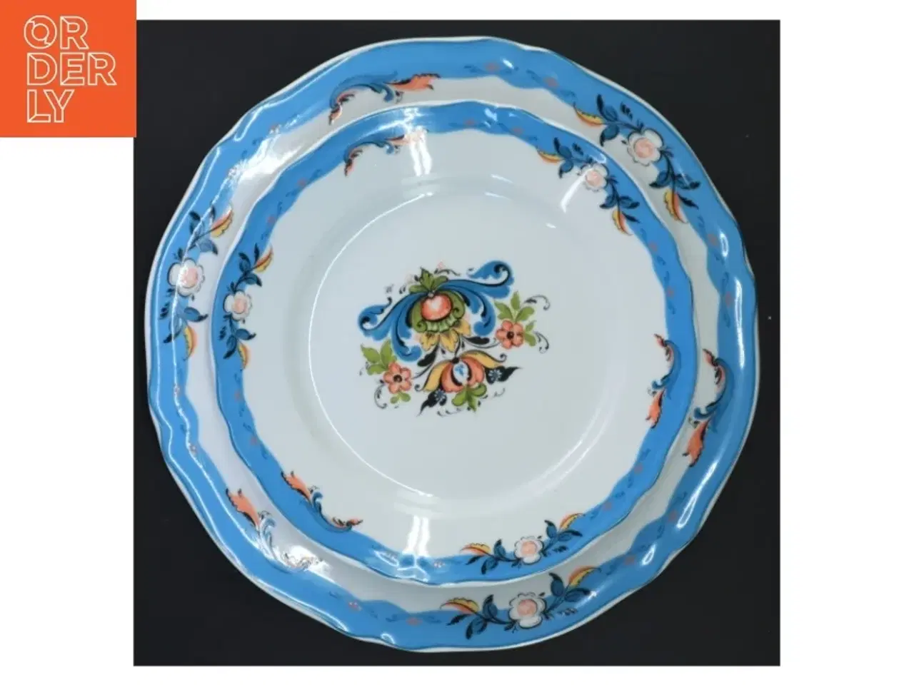 Billede 3 - Sæt af to tallerkener med blomstermotiv fra Firkløveren (str. Ø 21 cm og ø 26 cm)