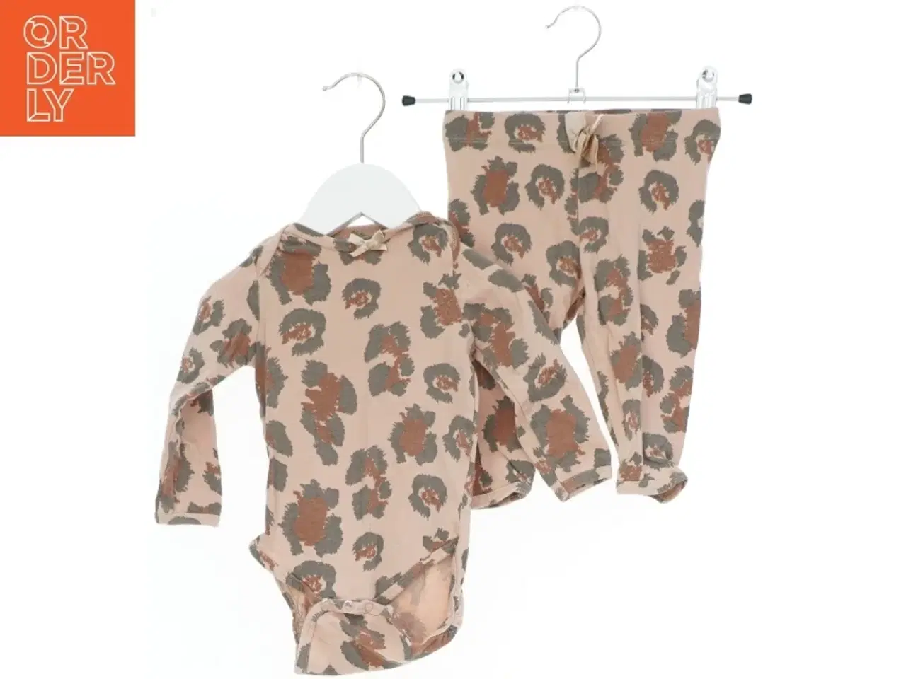 Billede 1 - Baby Sæt med Leopardmønster fra Krymmel (str. 68)