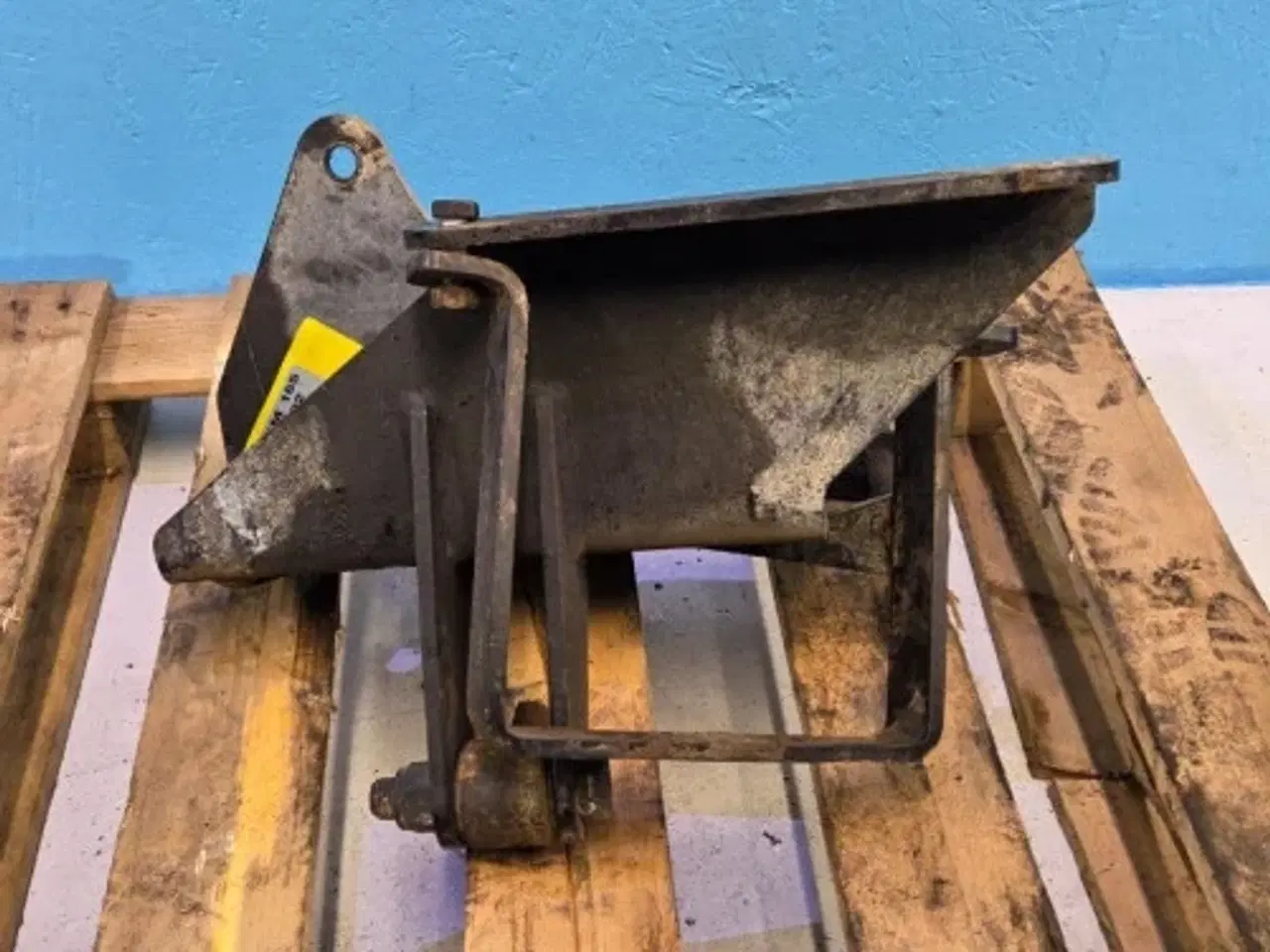 Billede 11 - New Holland TM165 Beslag L.  82018502