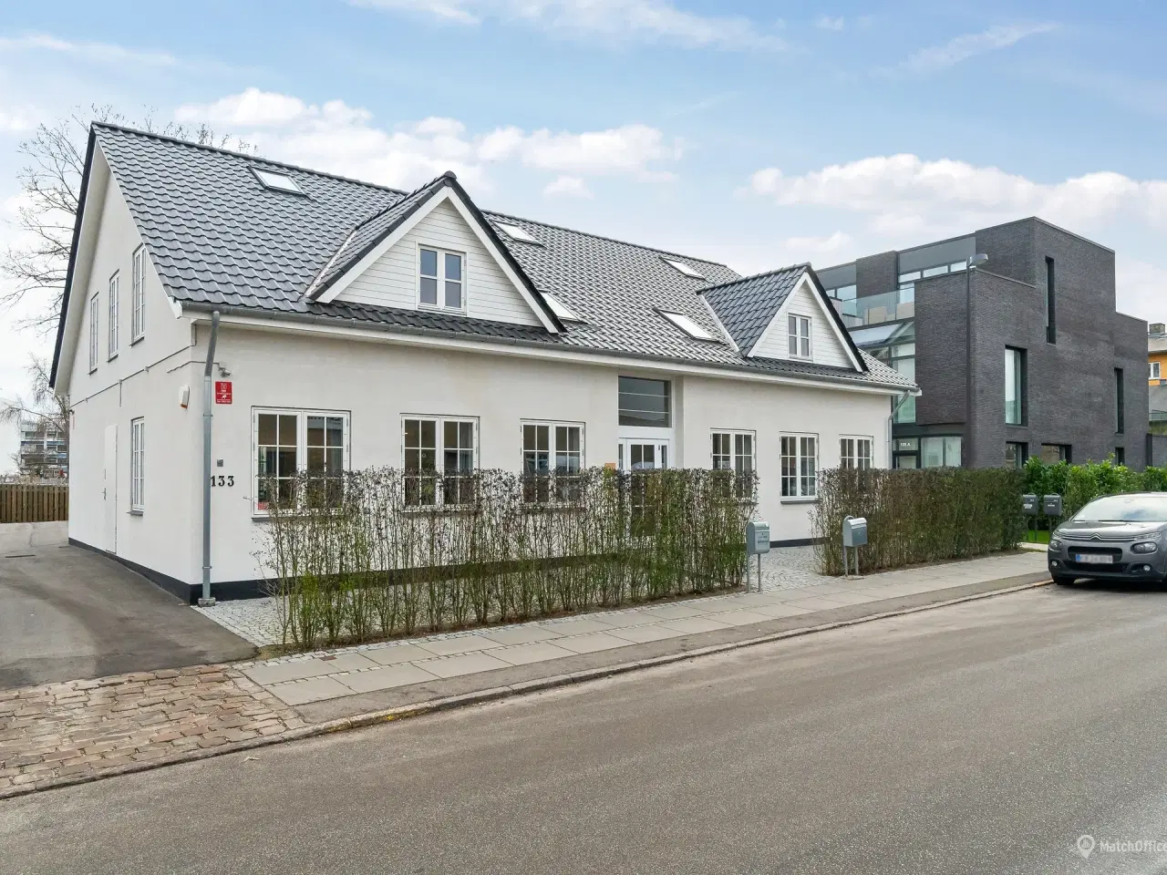 Billede 2 - Nyistandsat domicilejendom med stort parkeringsareal