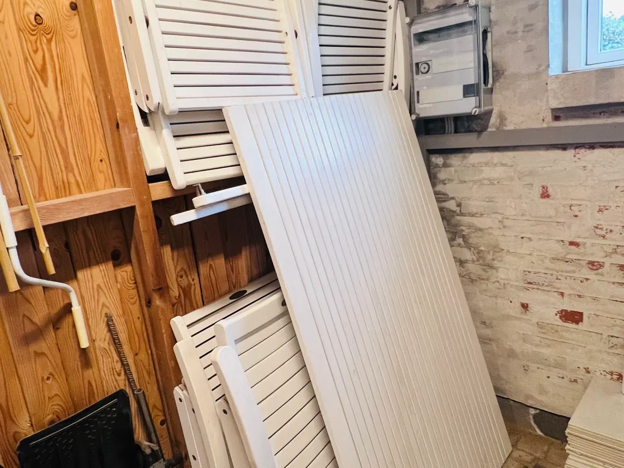 Billede 4 - Havemøbler, hvidt træbord B85xL150 med 4 stole
