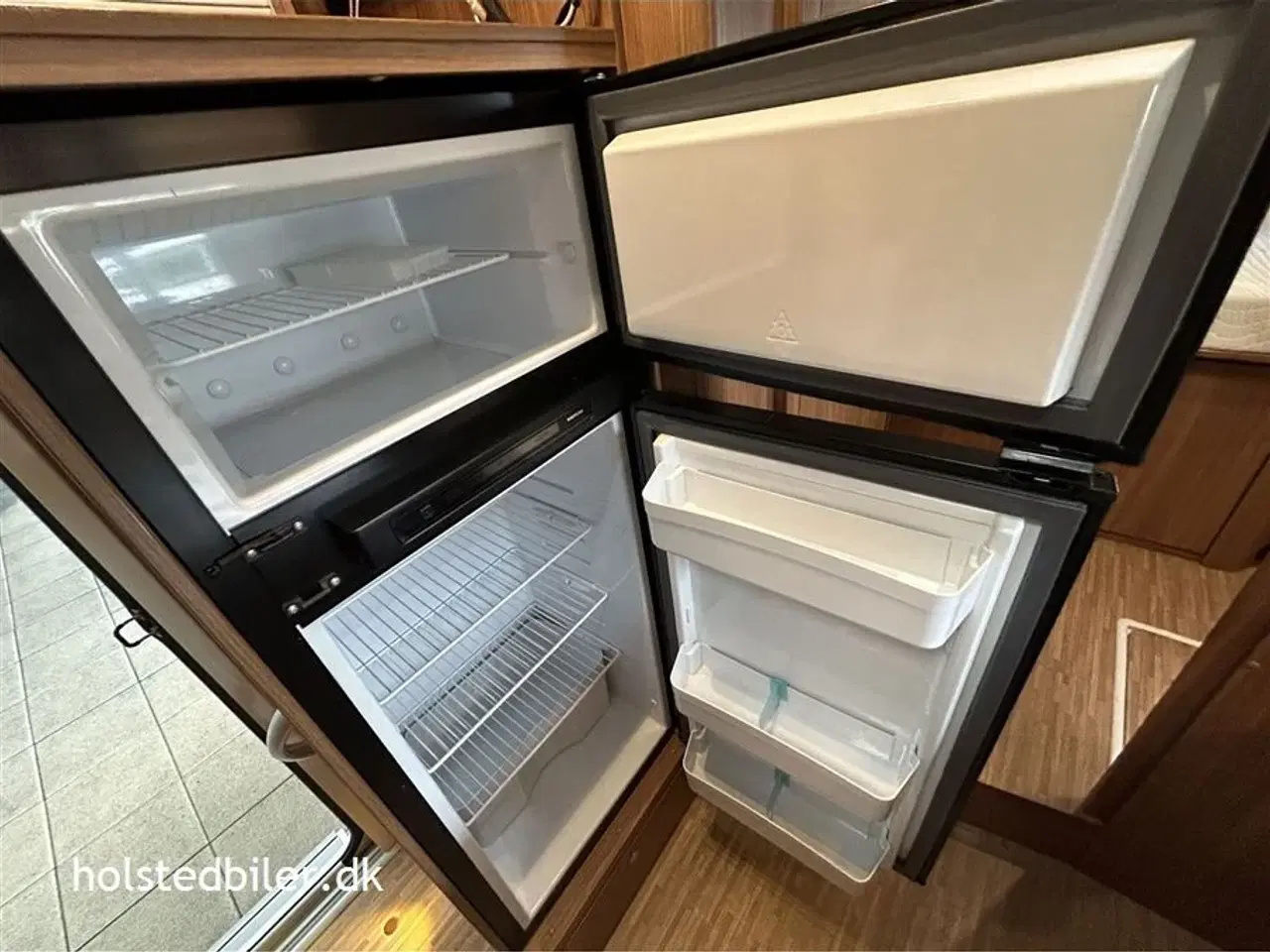 Billede 11 - 2017 - Carado T 449 Perfect 10   Automatgear, queensbed og udstyr.