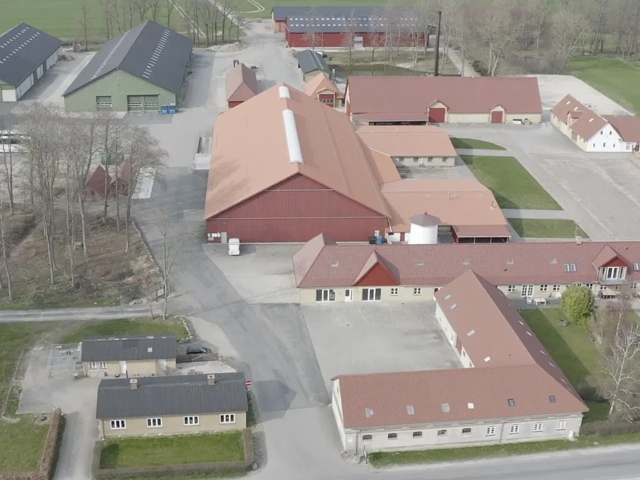 Billede 1 - Isoleret højlager med læsserampe og porte