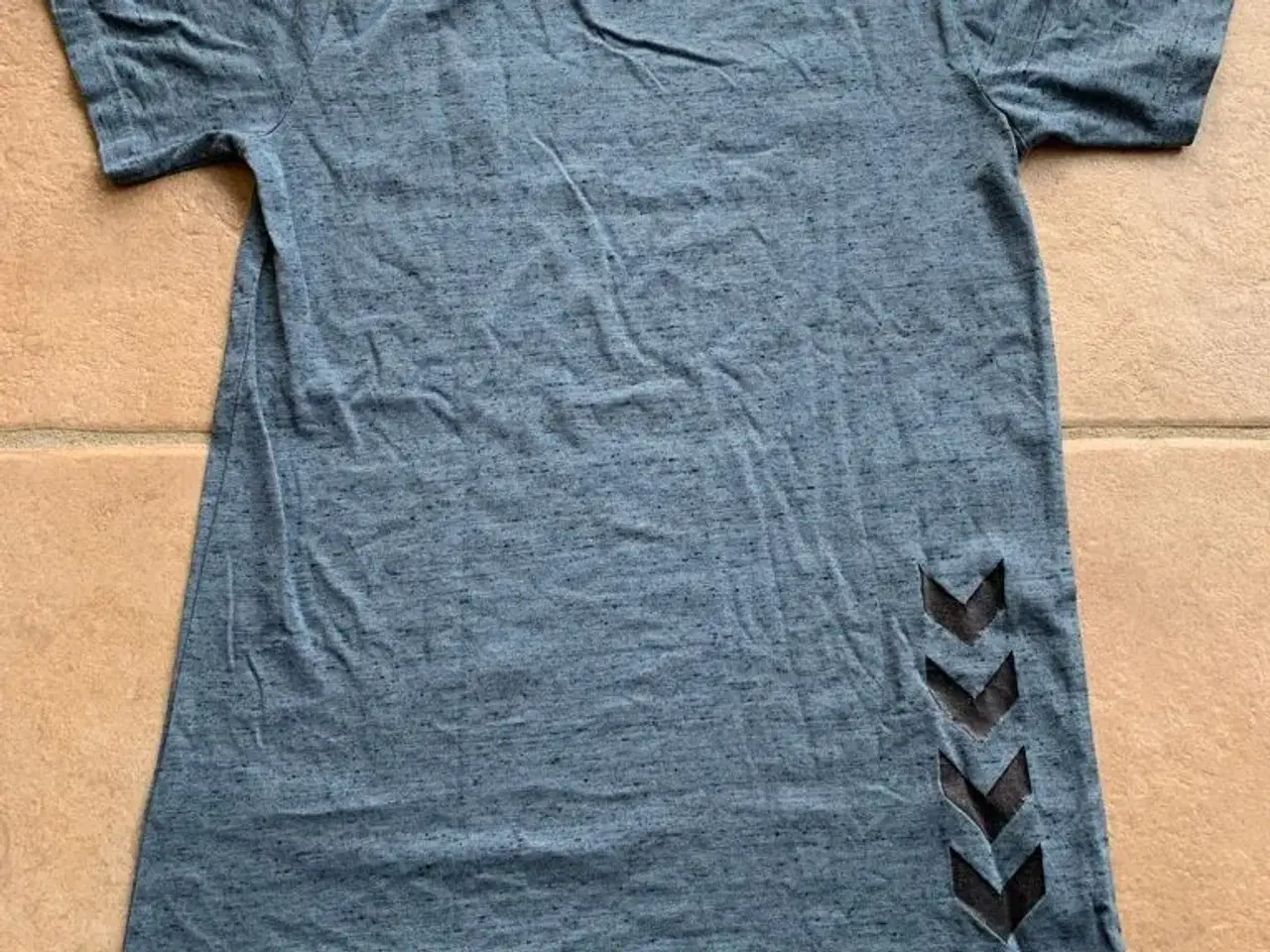 Billede 2 - HUMMEL t-shirt str. 14 år