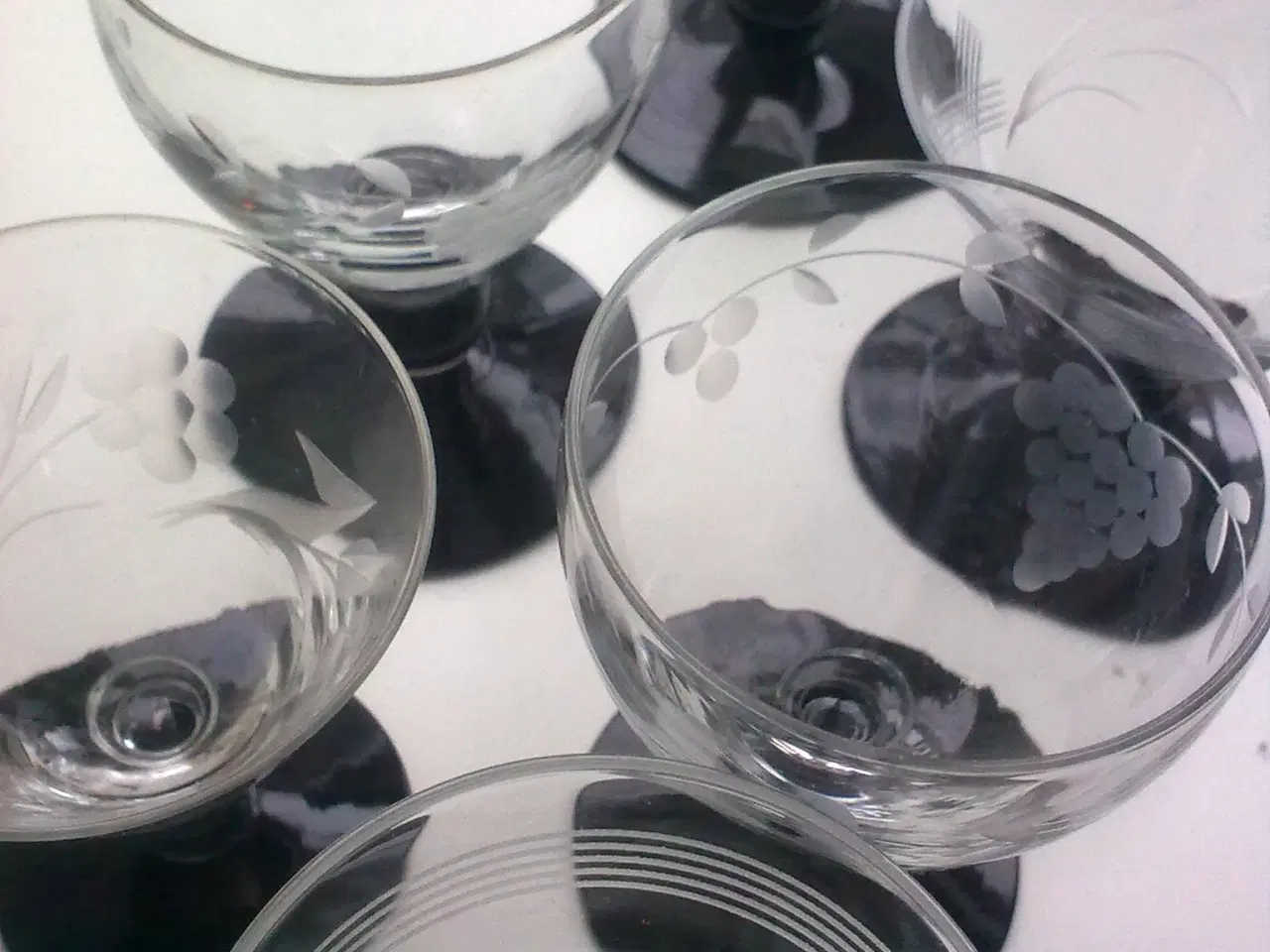 Billede 10 - Champagne sort fod ELLER grøn kumme vinglas