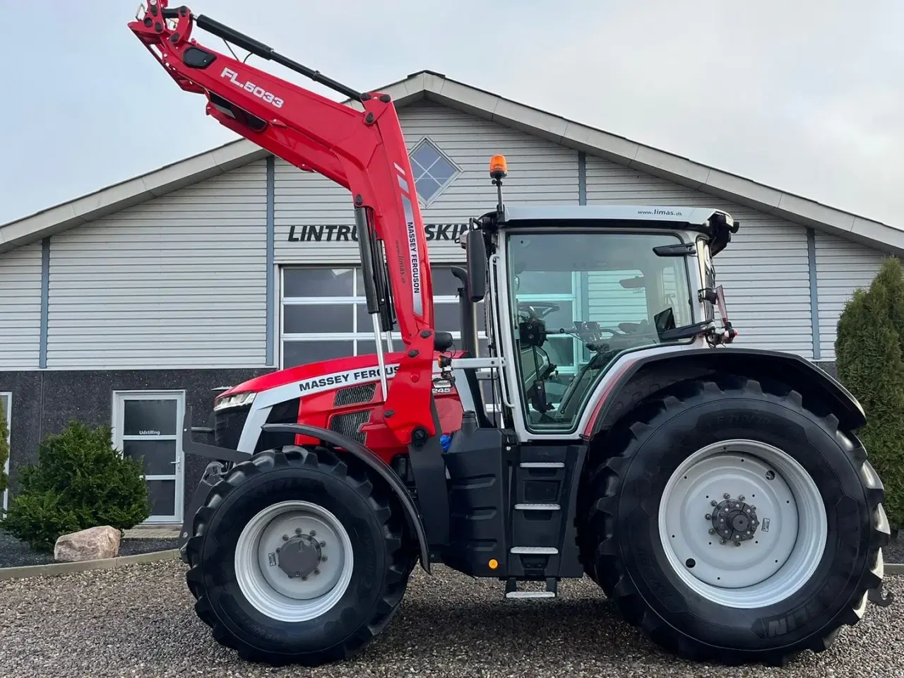 Billede 2 - Massey Ferguson 8S.245 Med stor frontlæsser. Dyna 7 Efficient. Kan leveres med GPS anlæg på.
