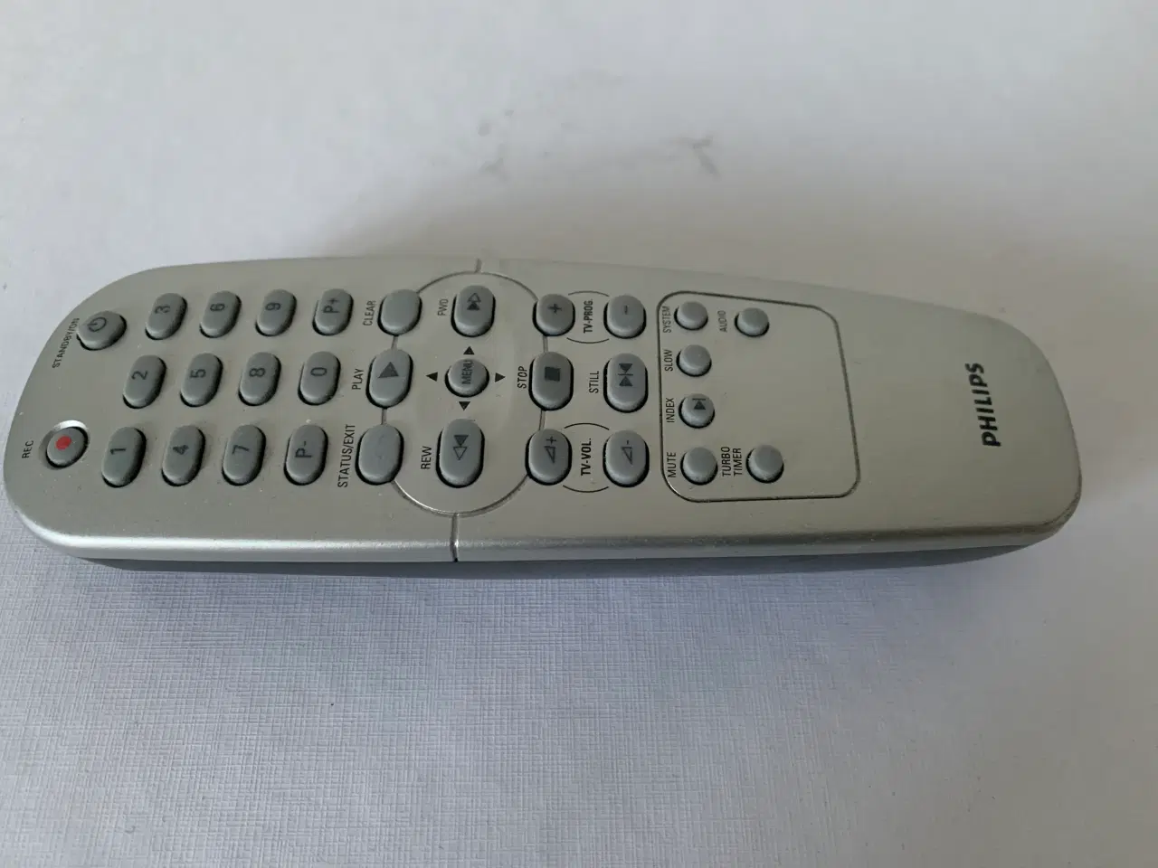 Billede 1 - PHILIPS fjernbetjening med nye batterier isat