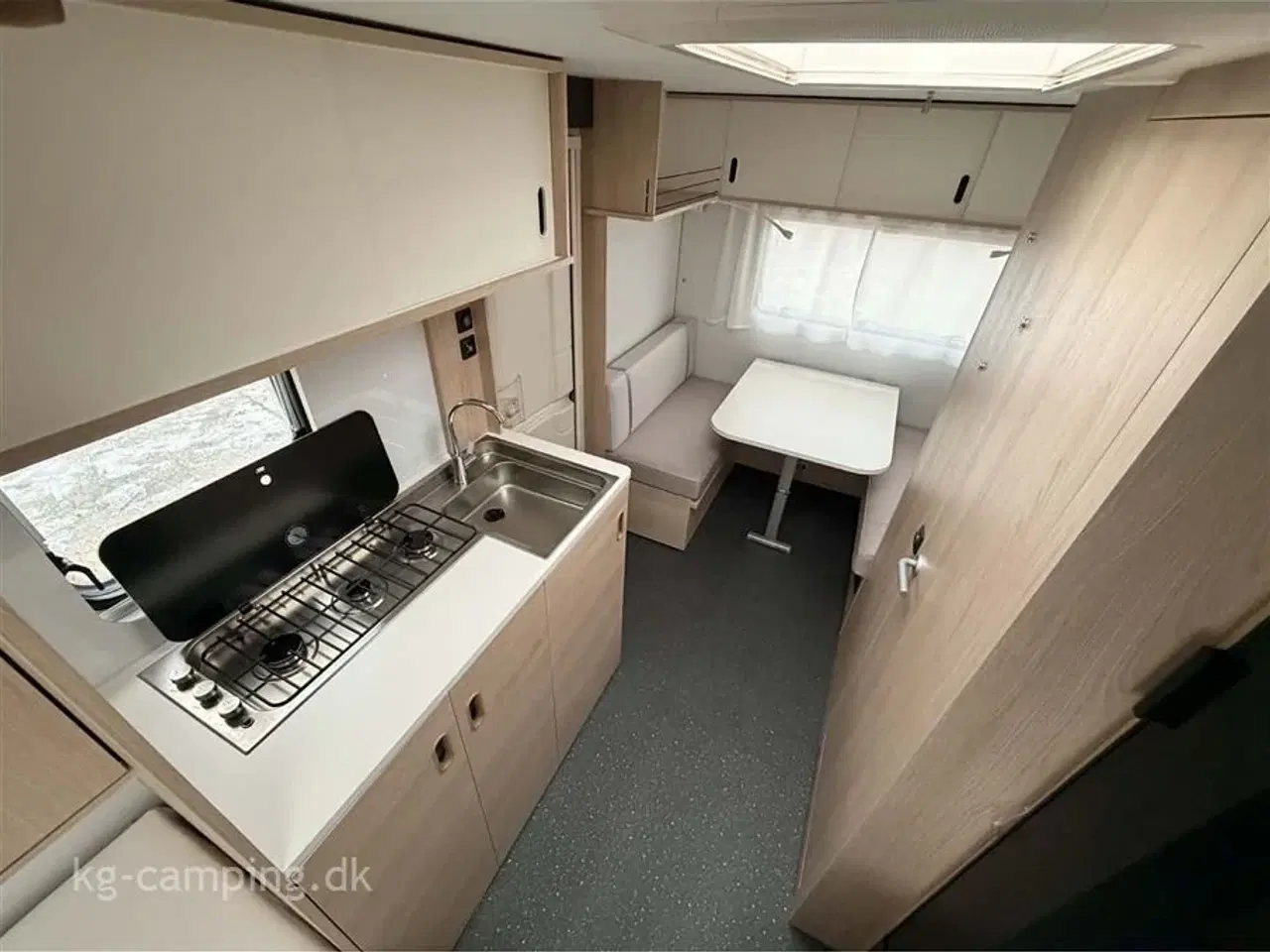 Billede 5 - 2026 - Adria Aviva 492 LU Enkeltsenge med udtræk samt endesiddegruppe. NU på Lager!