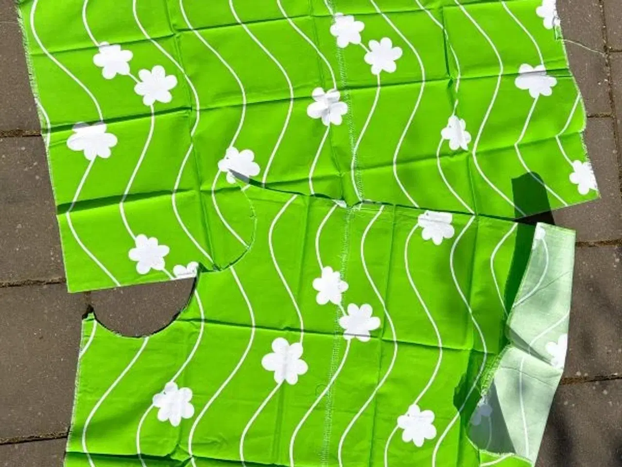 Billede 1 - 2 skønne stykker retro-stof i grønt