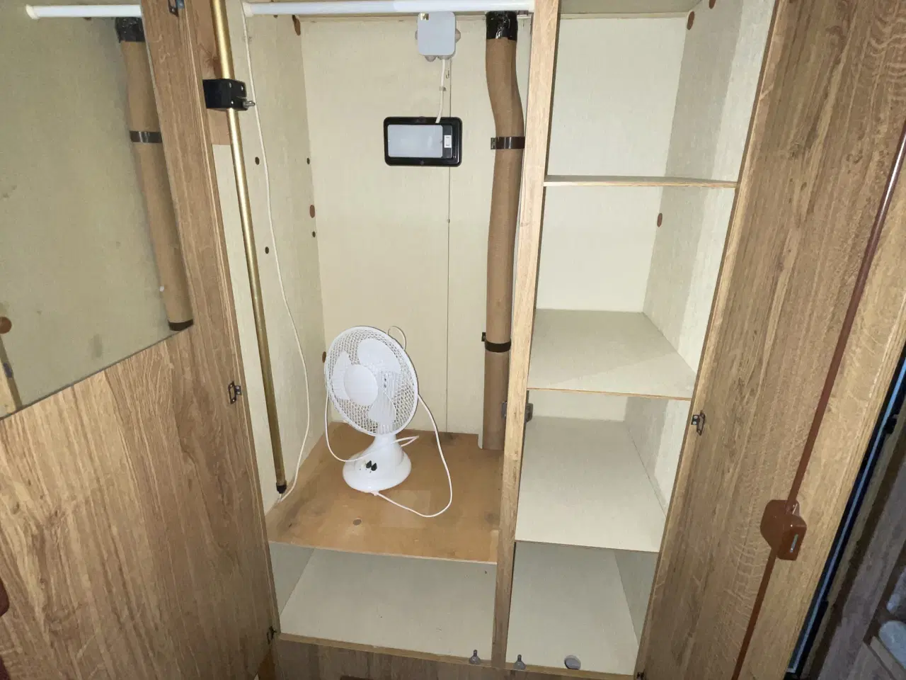 Billede 8 - Campingvogn med køkken og siddegrupper/sovepladser