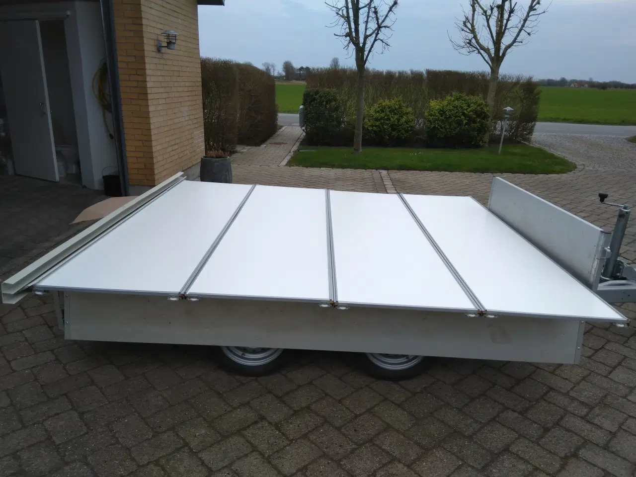 Billede 3 - Garderobe skydedøre i hvid lud