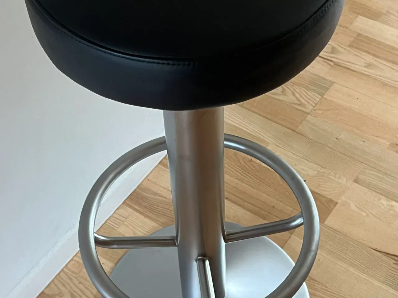 Billede 3 - Bar stol med lædersæde
