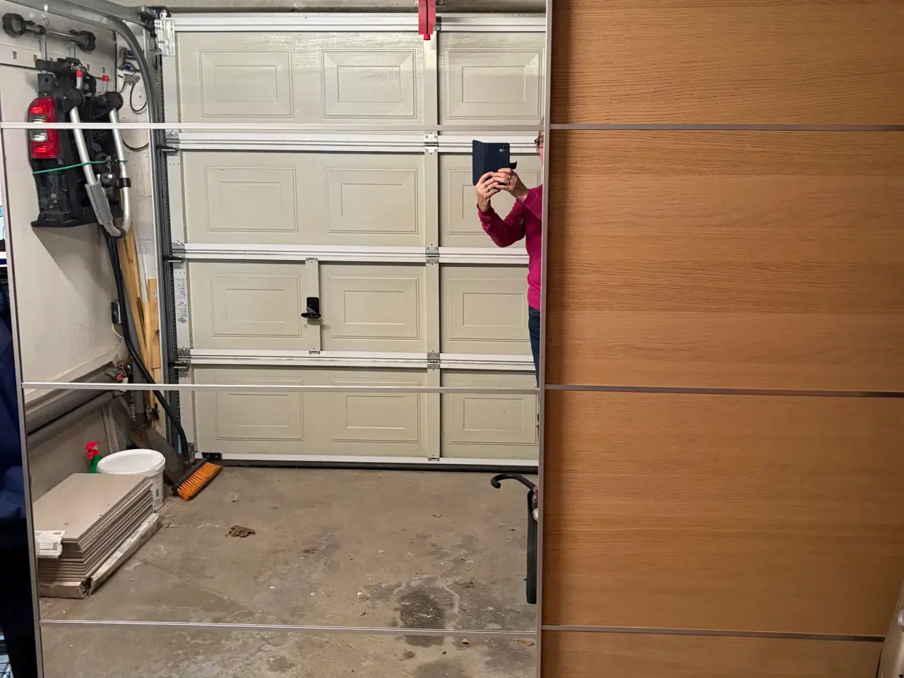 Billede 4 - 2 pæne klædeskabe med skydelåger 