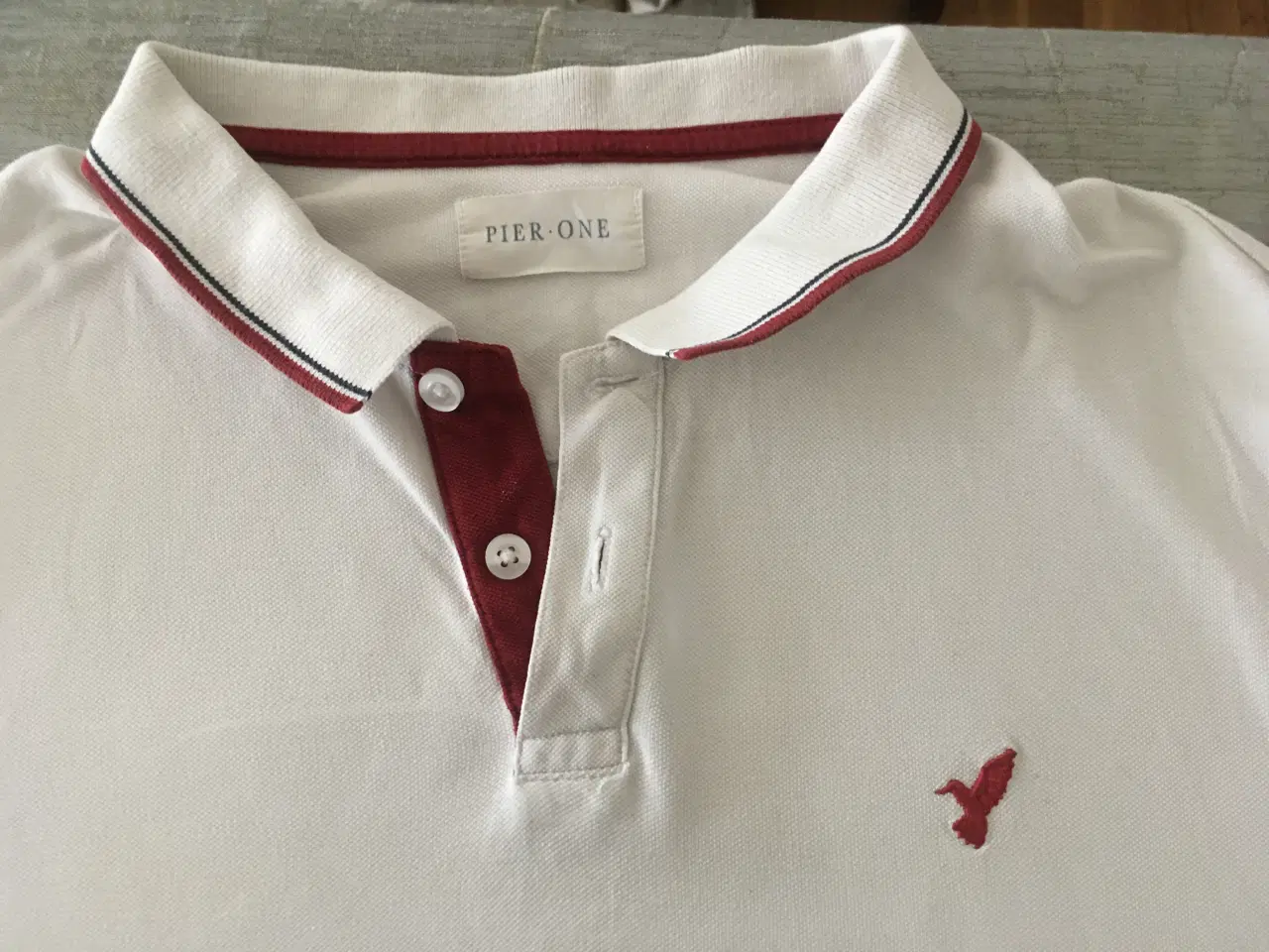 Billede 1 - Hvid polo-shirt med korte ærmer. Pier One. XL