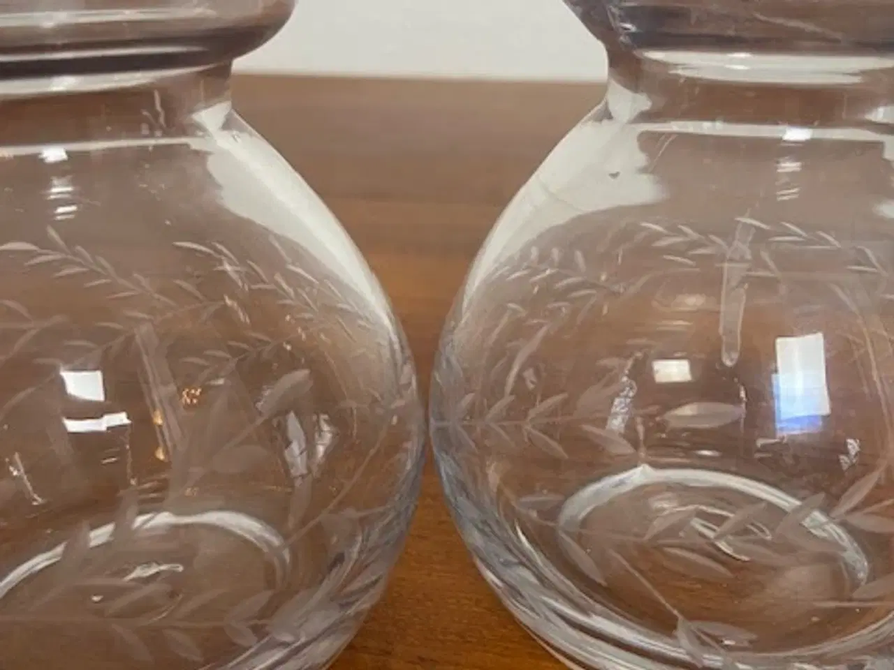 Billede 6 - 2 stk glas vaser med slebet mønster (hyasintglas)2