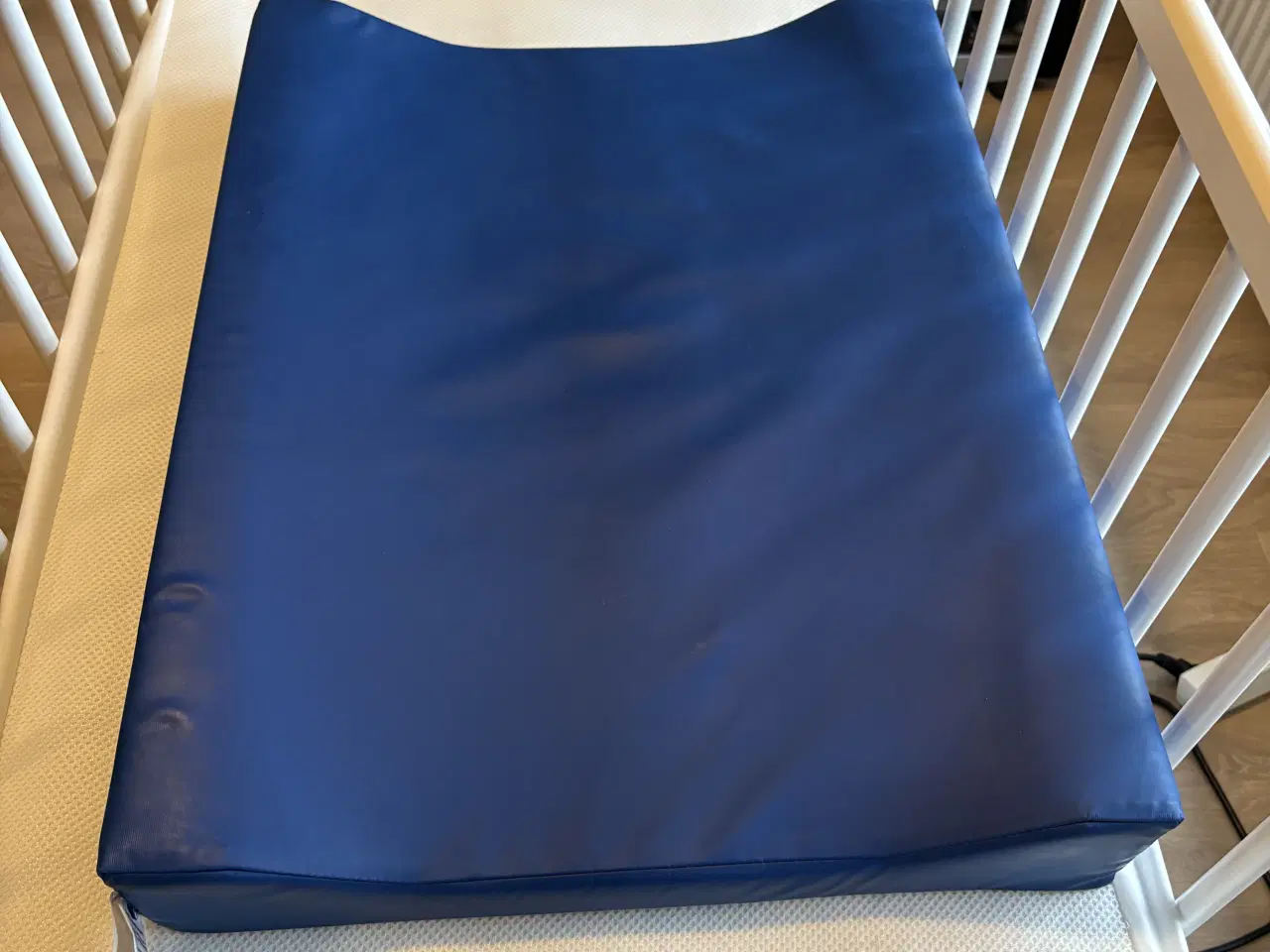 Billede 5 - Tremmeseng m/madras