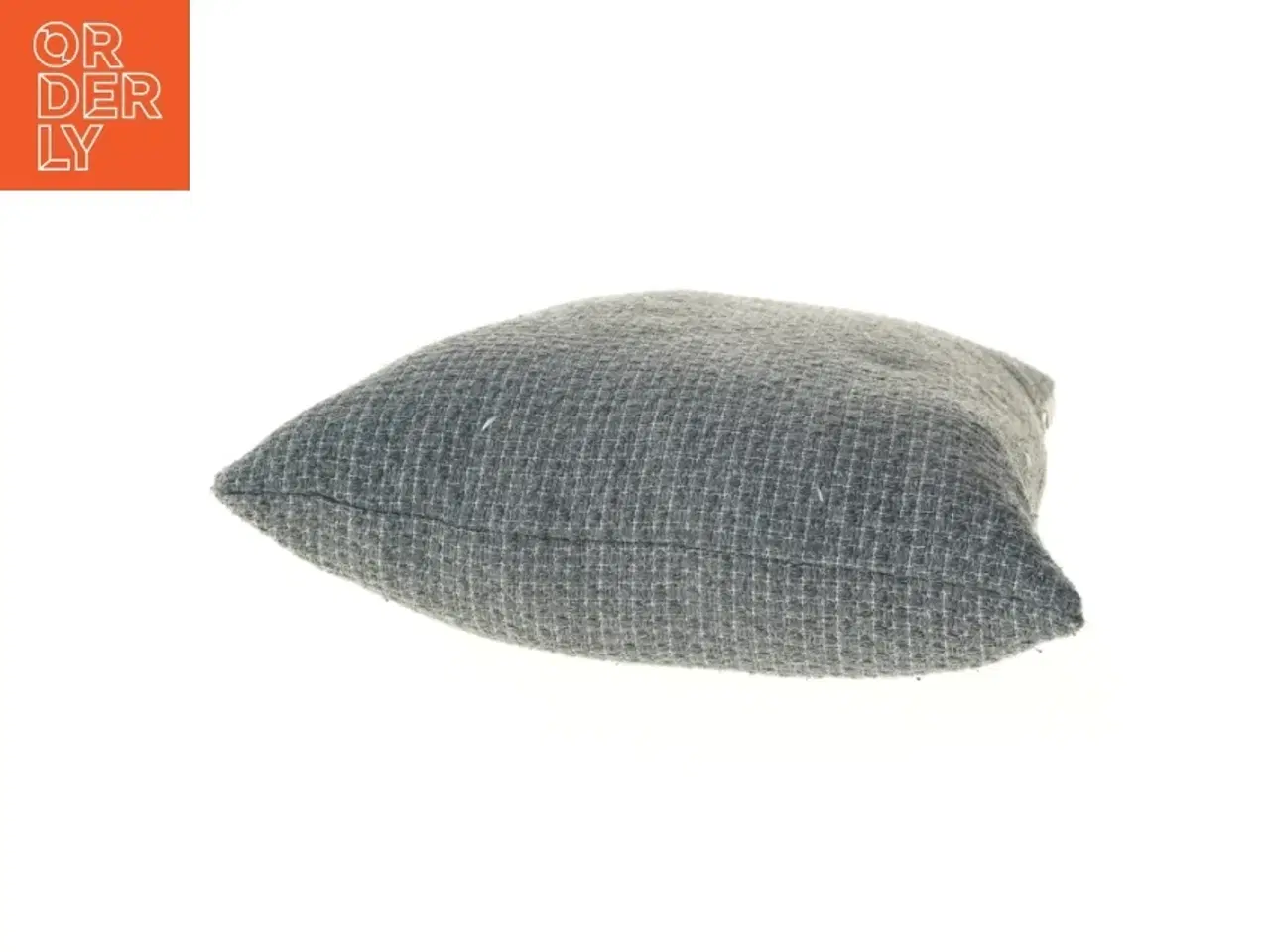 Billede 3 - Grå pude fra Living (str. 48x46 cm)