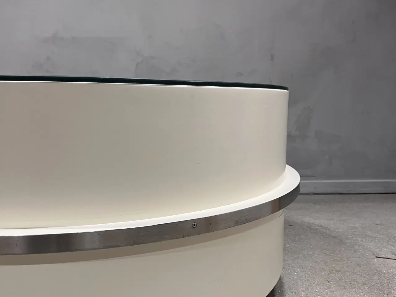 Billede 2 - Rundt display podie, rustfri stål kant, glas top