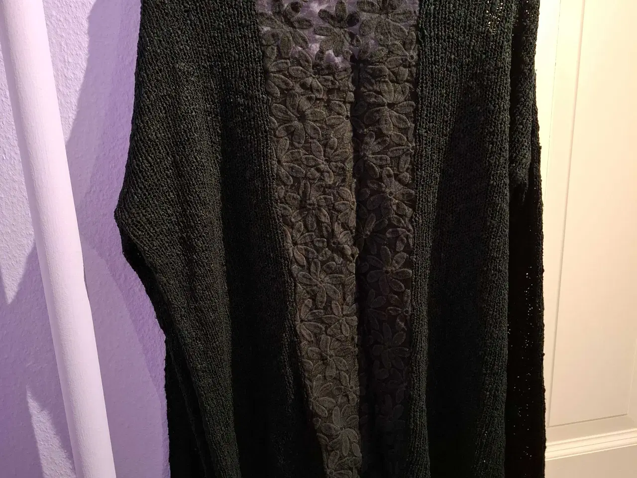 Billede 2 - Sort strikbluse fra ZeZe XL