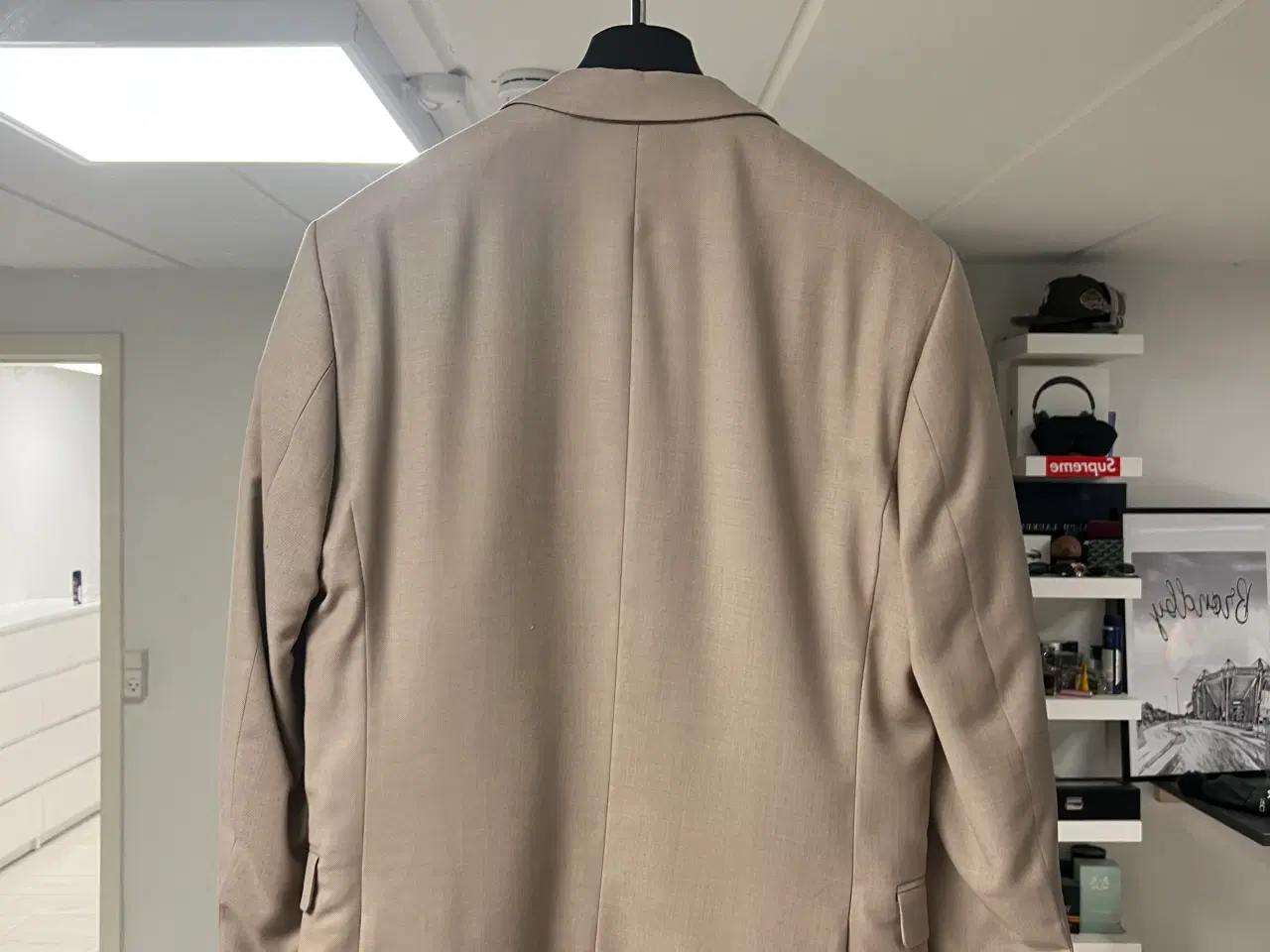 Billede 3 - Jack and jones jakkesæt i farven beige