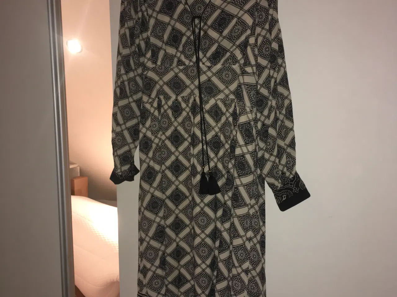 Billede 1 - Kjole til særlige lejligheder fra Figue Str M