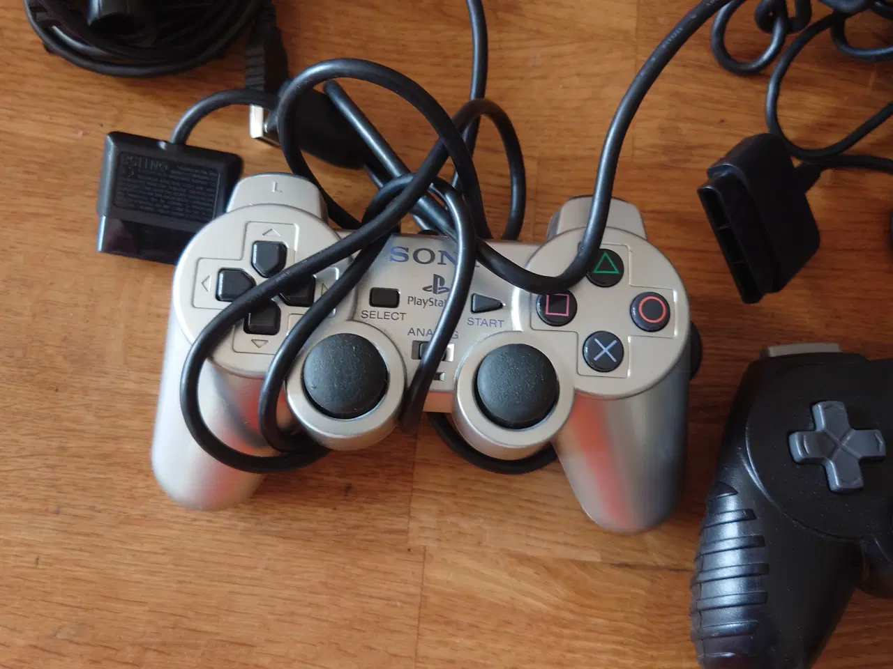 Billede 4 - PS2 silver, 2*Controlere og andet tilbehør 