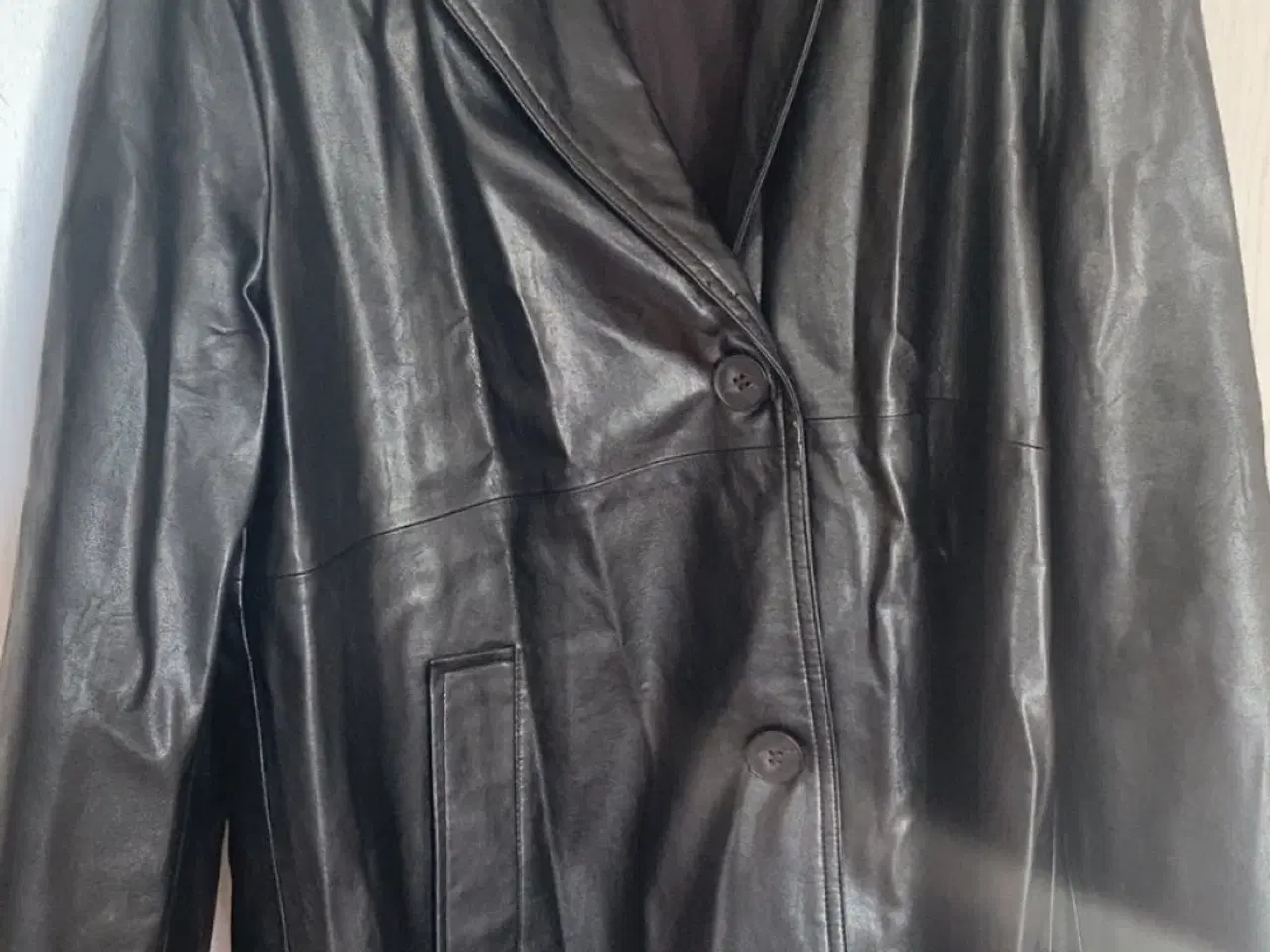 Billede 1 - Bershka frakke i læder sort str. L 