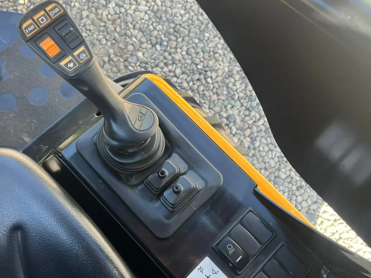 Billede 12 - Giant G2200E X-tra E Elektrisk minilæsser. DEN HAR KUN KØRT DEMO OG ER SOM NY