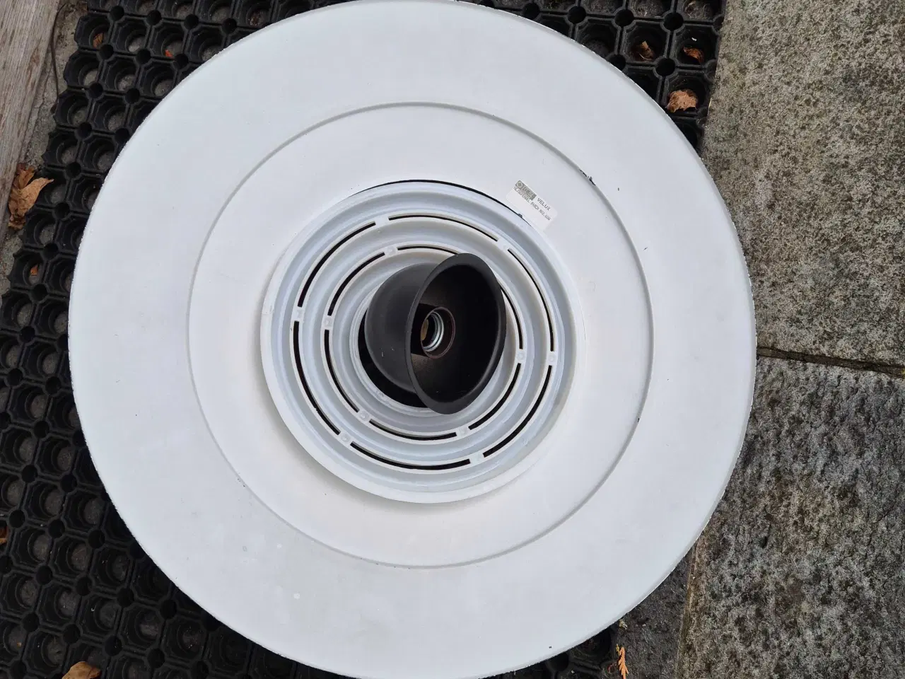 Billede 10 - Ufo-inspireret loftslampe med hejsefunktion 