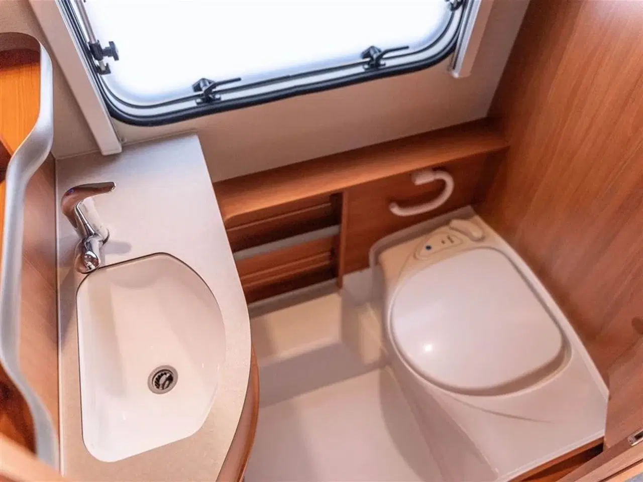 Billede 11 - 2019 - Hymer Eriba Touring Troll 535 GT   Yderst velholdt vogn med hævetag og meget udstyr