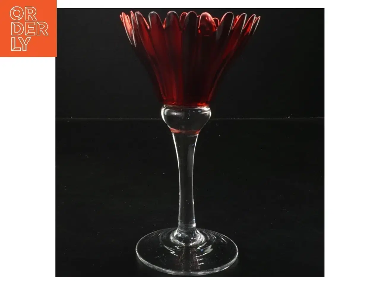 Billede 1 - Rød dekorativ glasvase fra Krifon (str. 11x20 cm)