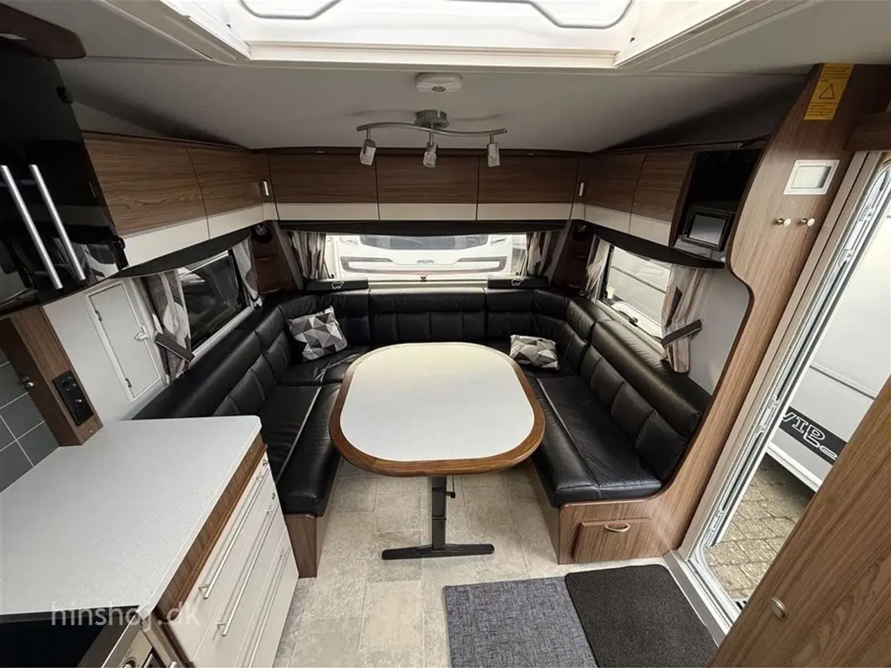 Billede 14 - 2016 - Polar Svit 560 CTH   Luksus Polar vintervogn med fransk dobbeltseng fra Hinshøj Caravan