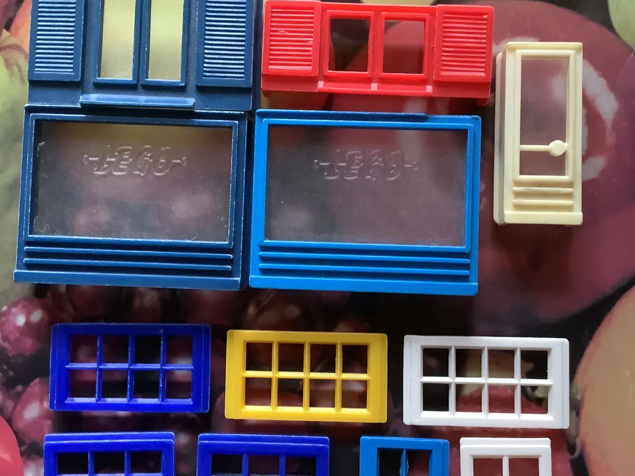 Billede 1 - 11 Legovinduer, 1 dør t. klodser m. slids. Giv bud