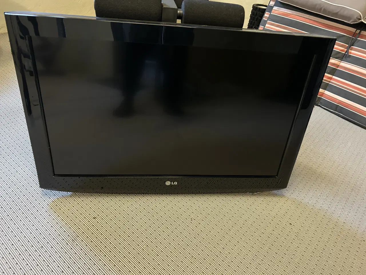 Billede 1 - LG 32 tommer med ophæng til væg