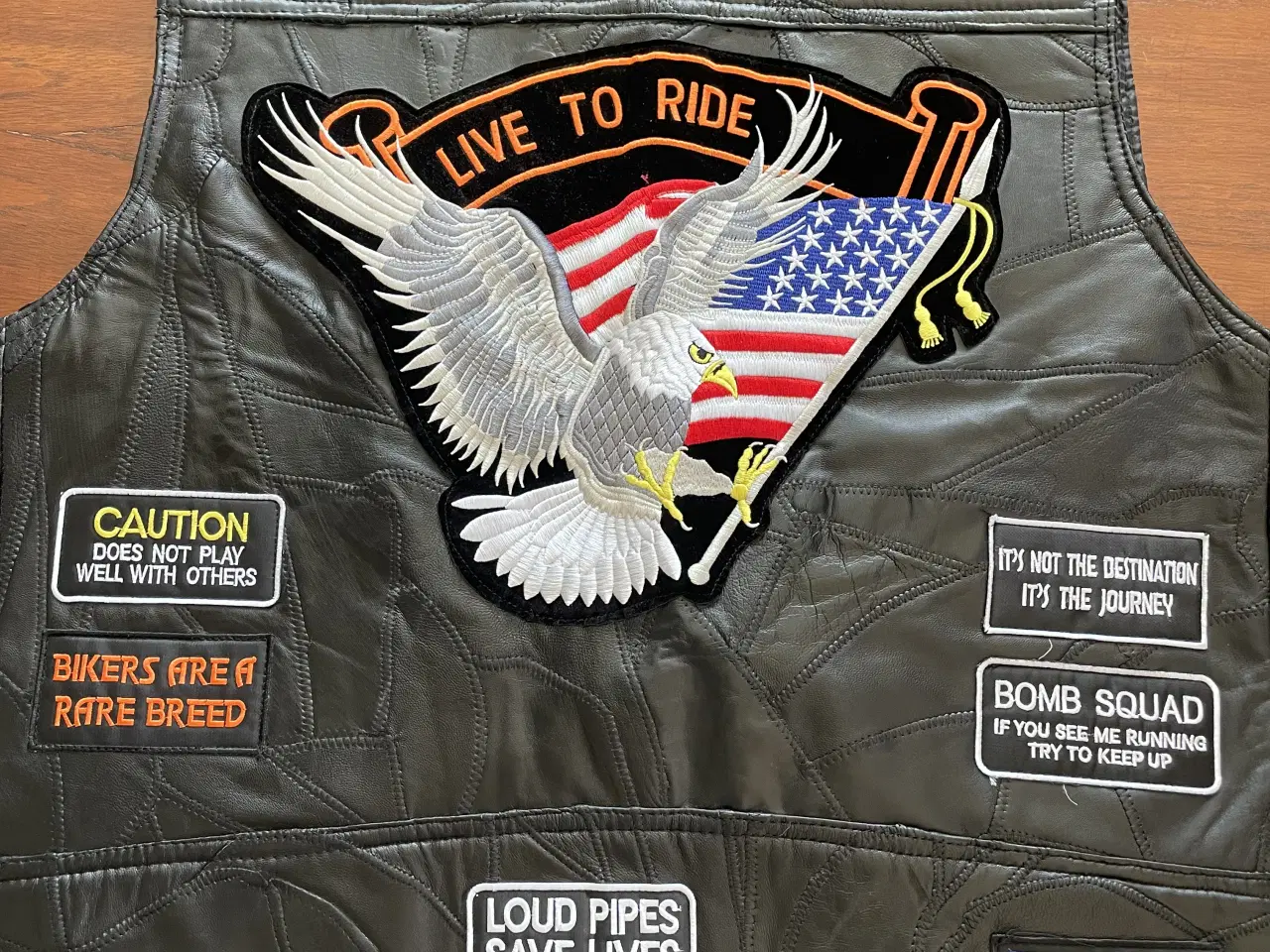 Billede 2 - Giv et bud. Buffalo skindvest ny med prismærke