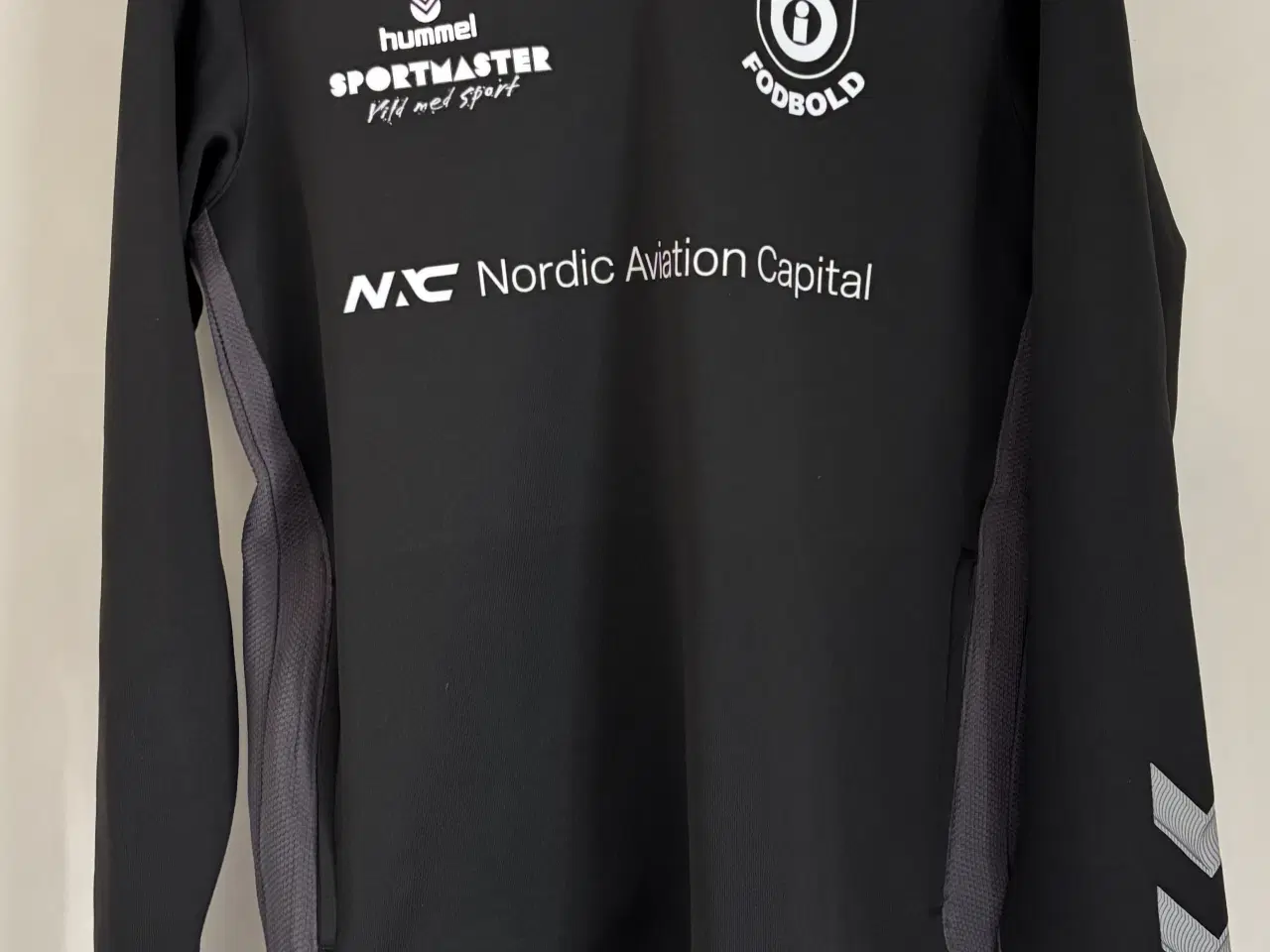 Billede 2 - Trøje med hætte, Hummel, Beecool str. S