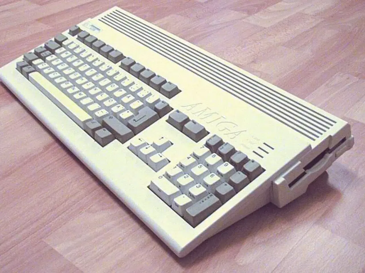 Billede 10 - KÖBES Amiga 2000 & 3000T (Commodore)