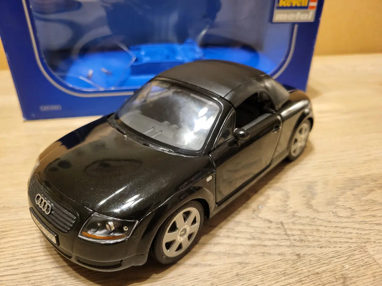 Billede 4 - Modelbiler Audi TT Roadster 1/18 - 200 kr.