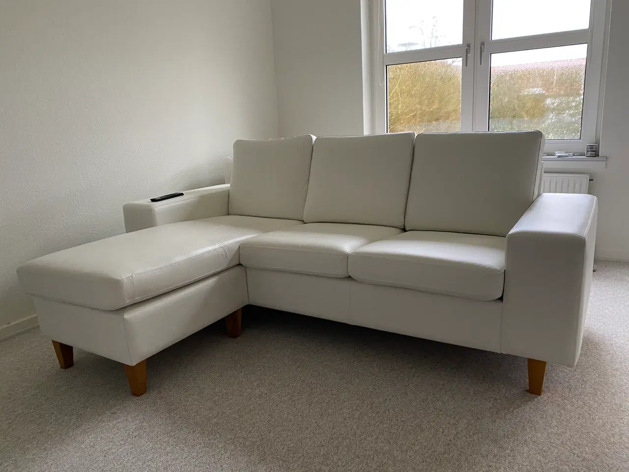 Billede 2 - Hvid læder sofa med chaiselong