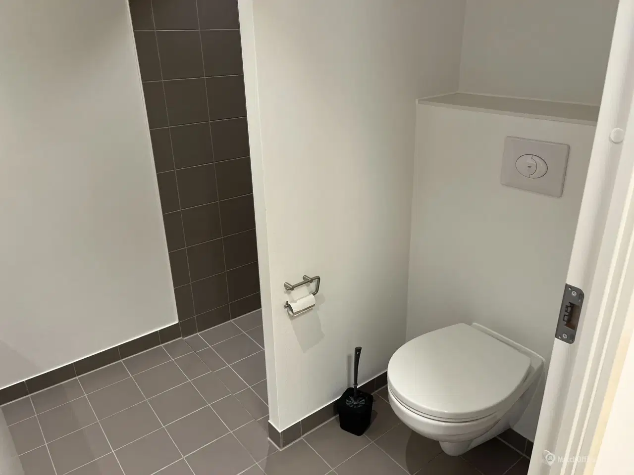 Billede 10 - Lyst kontorlokale med eget køkken og bad – tæt på metro