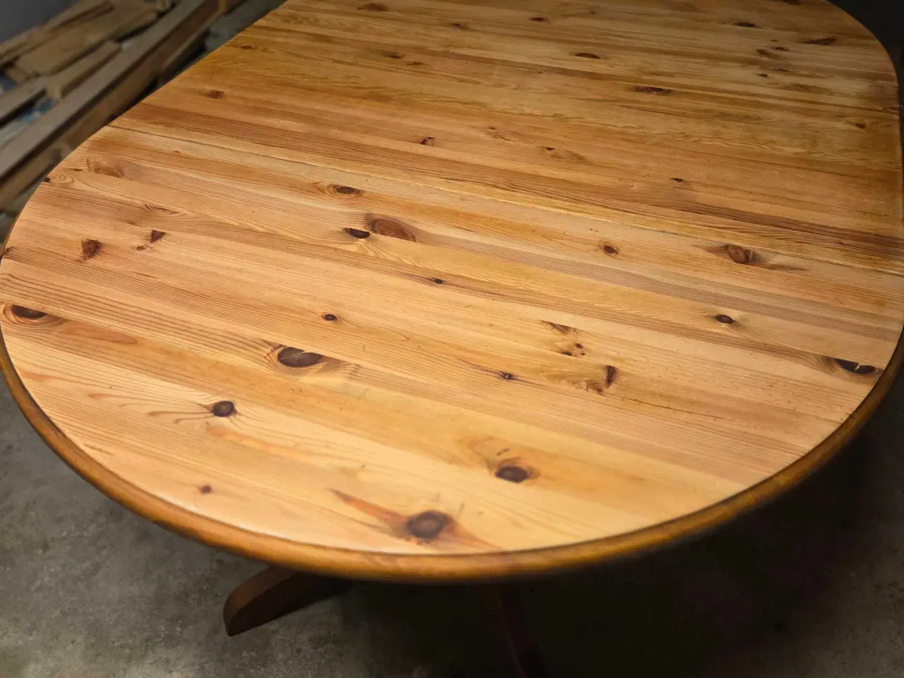 Billede 8 - Spisebord i træ