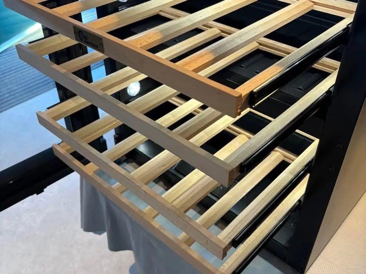 Billede 3 - Super lækkert vinkøleskab