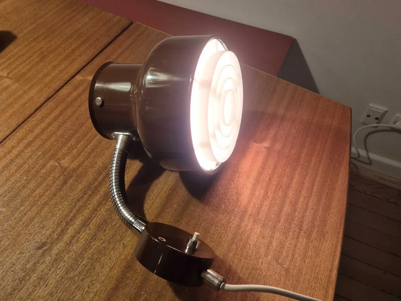 Billede 3 - Herlig chokoladebrun Bumling væglampe 