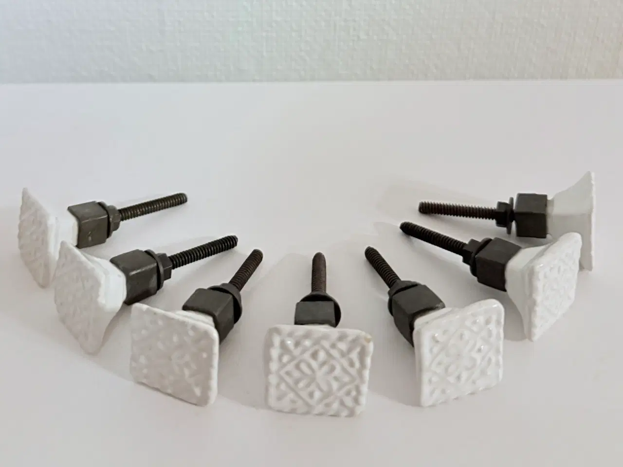 Billede 1 - Hvide porcelænknopper - 7 stk.