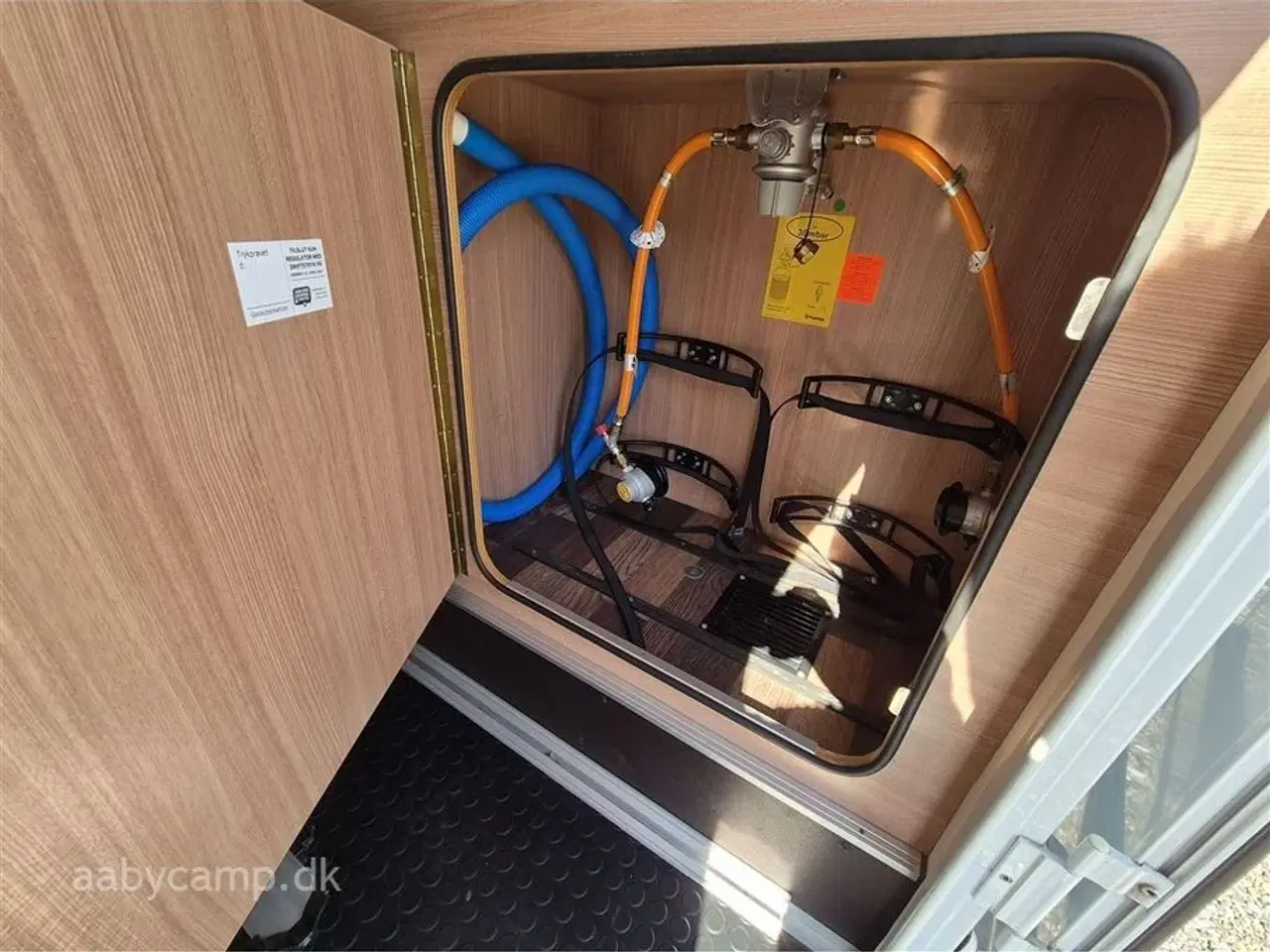 Billede 25 - 2016 - Knaus Sky I 650   Markise. solceller. lithium batteri. luftundervogn på bagaksel. Elektrisk indgangstrin. undervognsbehandlet.