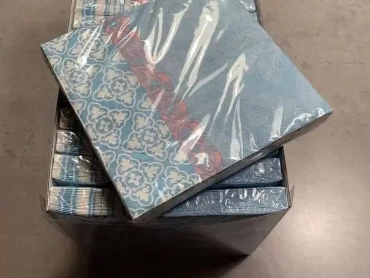 Billede 2 - 1 kasse m/16 pakker servietter