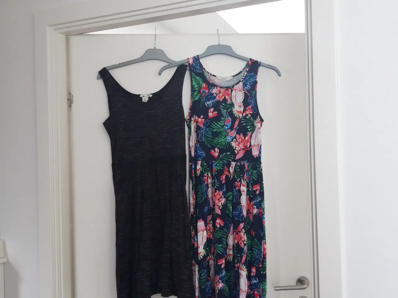 Billede 1 - 2 kjoler