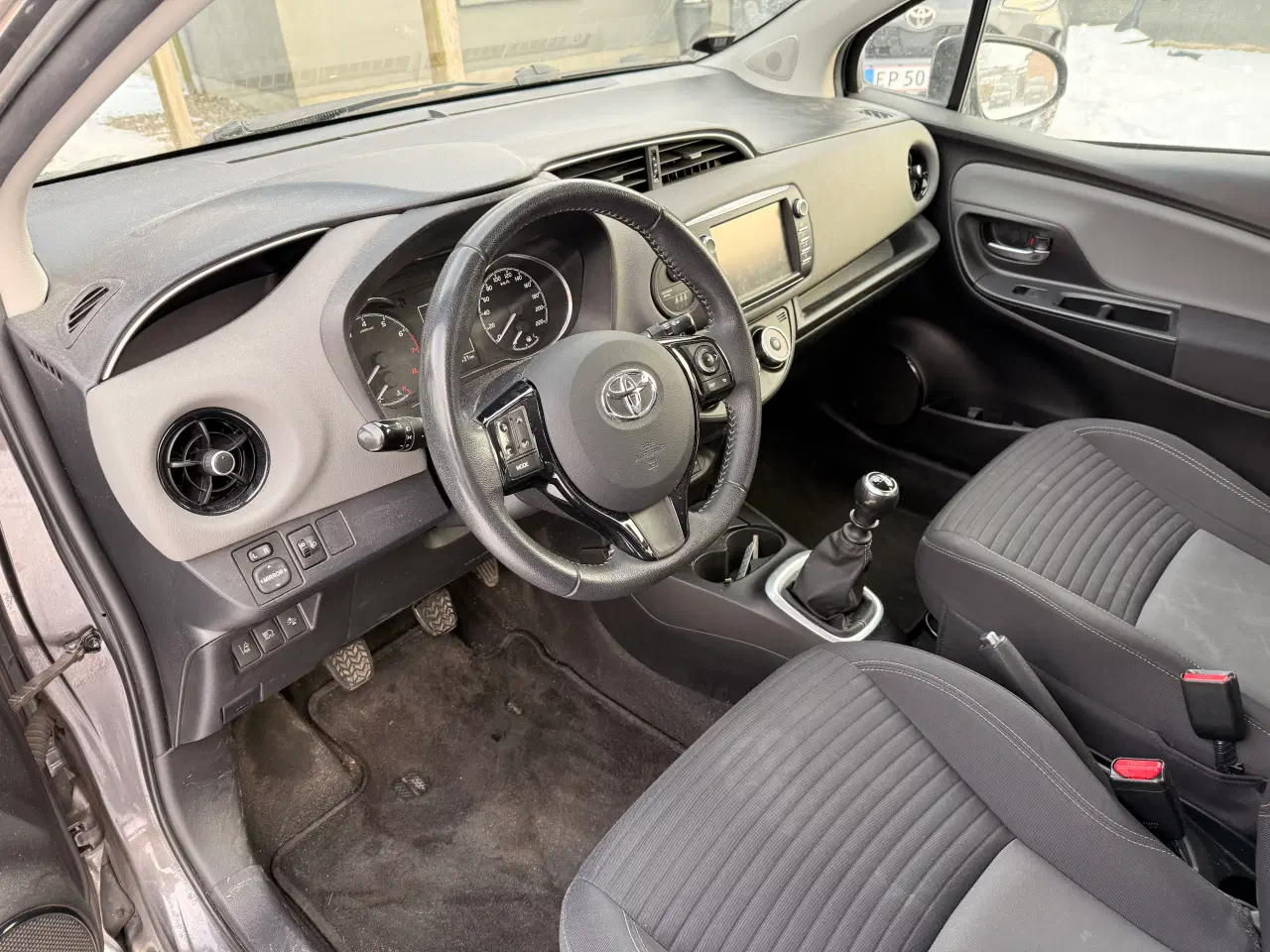 Billede 11 -  ⸻  🚗 Toyota Yaris 1.5 (111 hk) – Nysynet 07/2025