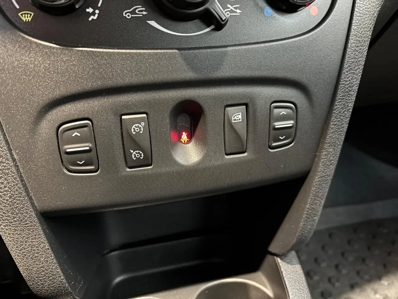 Billede 14 - Praktisk og rummelig stationcar, til små penge!